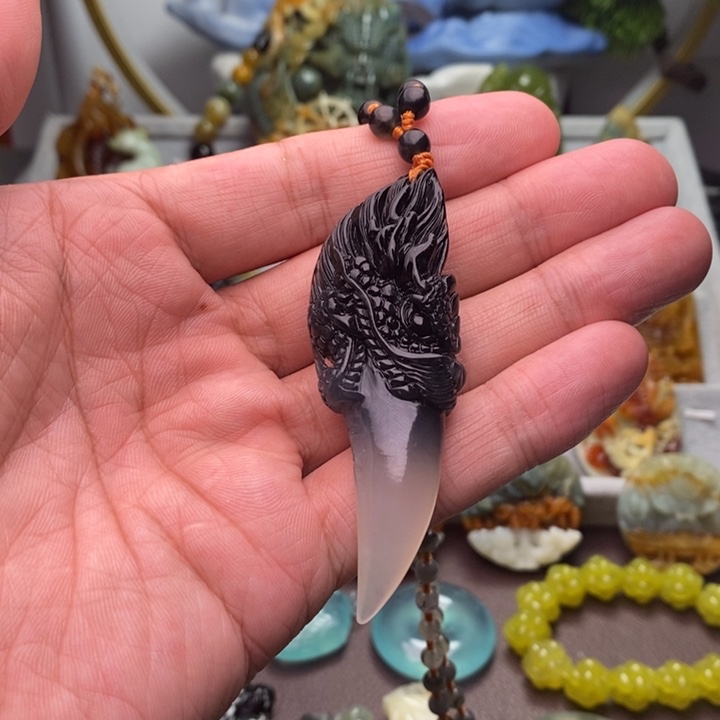 石***言蛇纹石玉未镶嵌颈饰