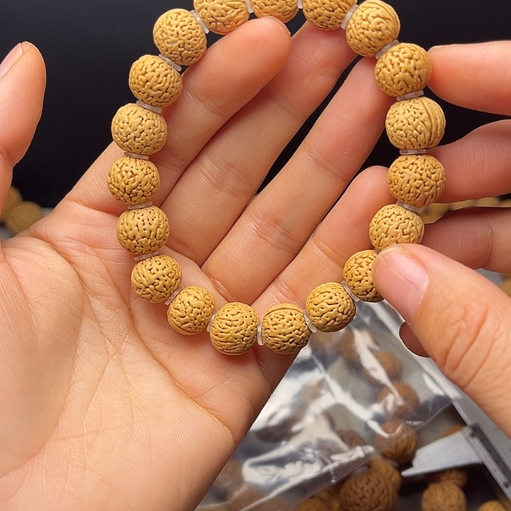 B***n吊坠桃核桃核手串