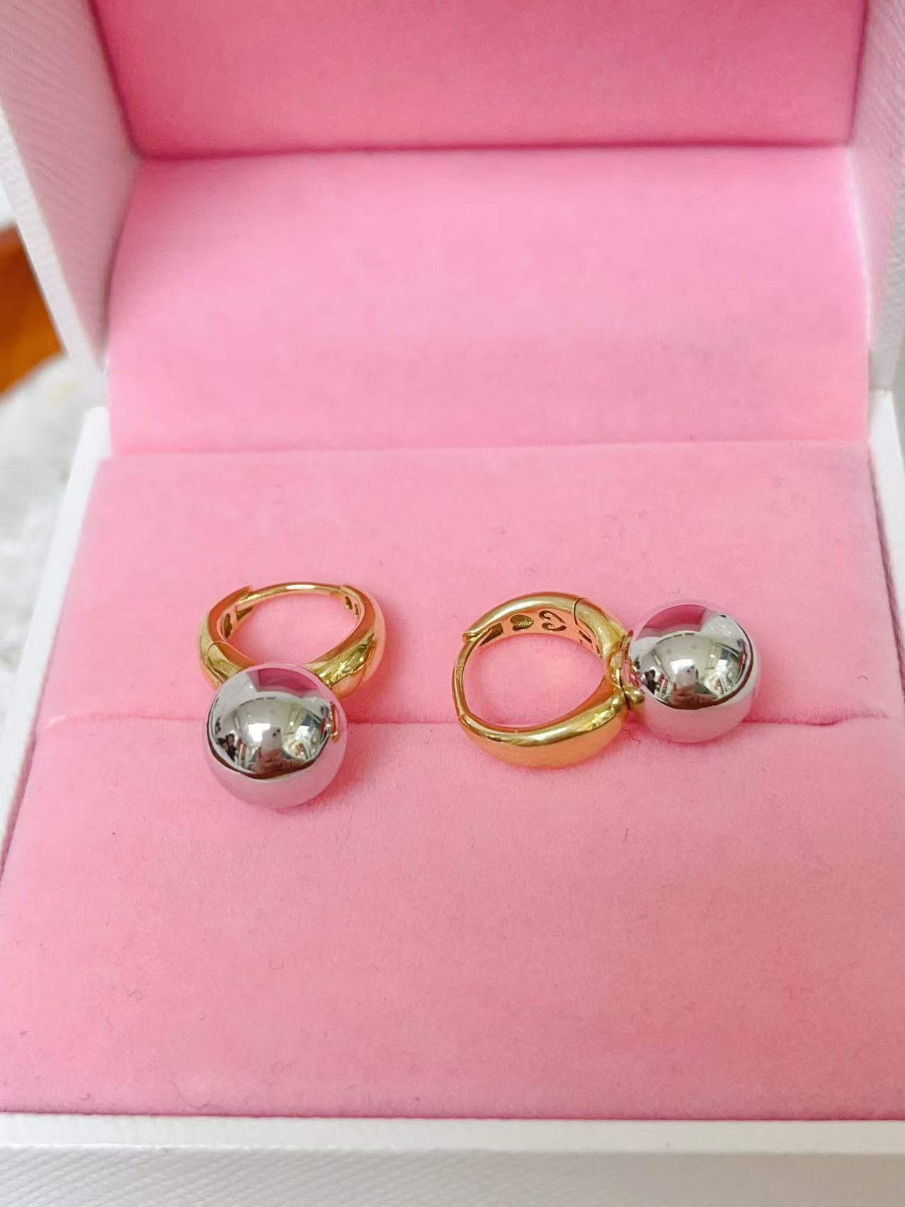 先鉴后发18K彩金白黄双色球球耳扣款