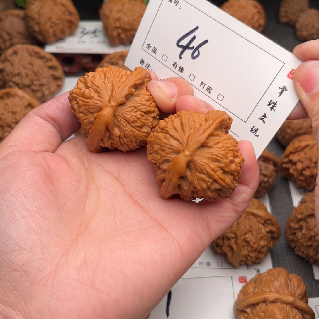 文玩核桃吊坠43白狮子46