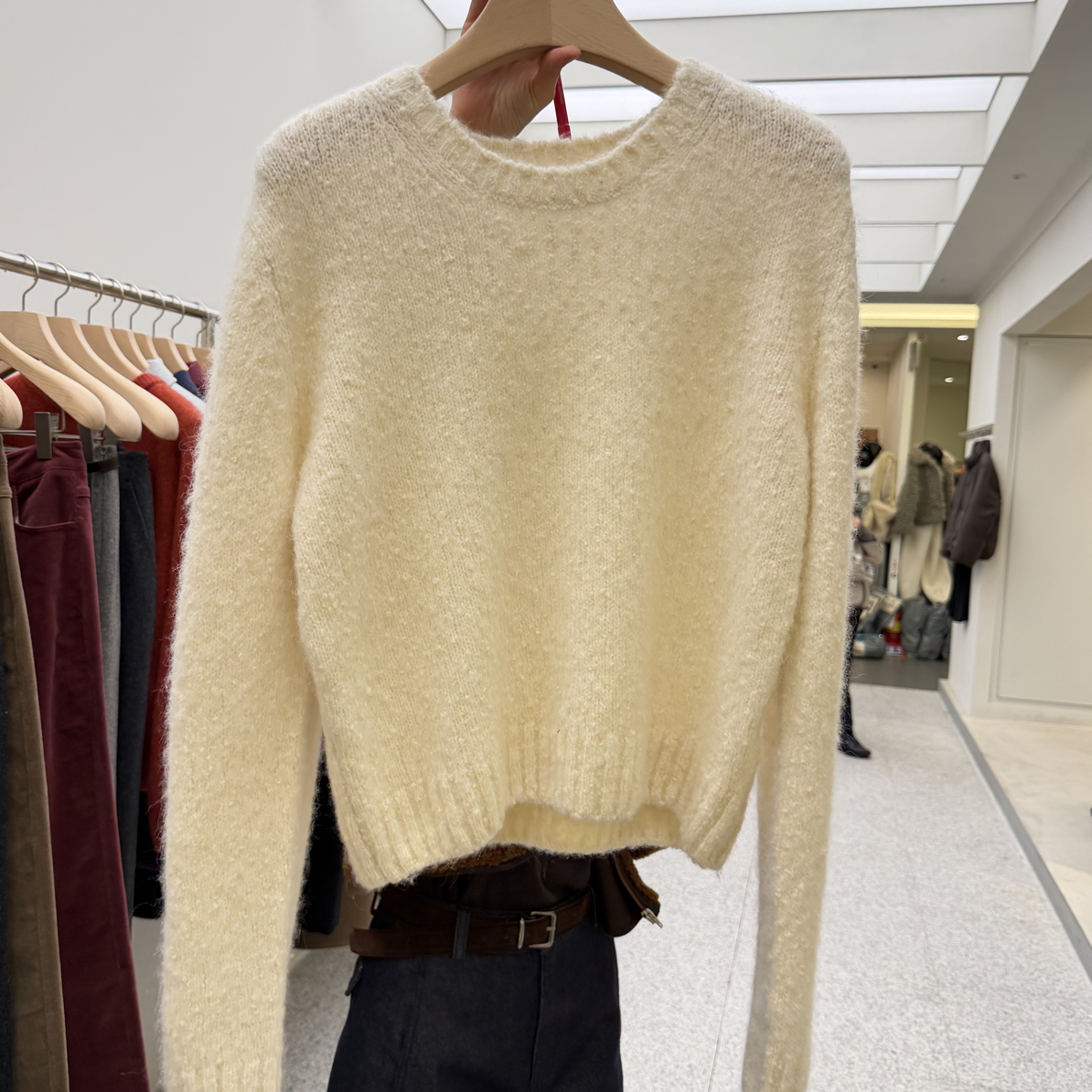 LE软糯马海毛圆领长袖针织衫