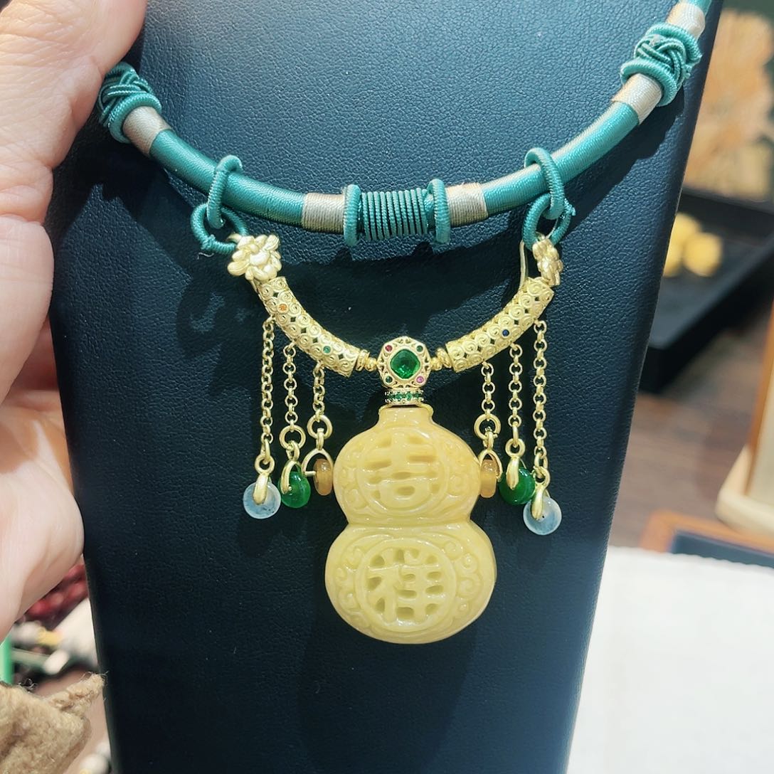 翡翠颈饰未镶嵌吊坠