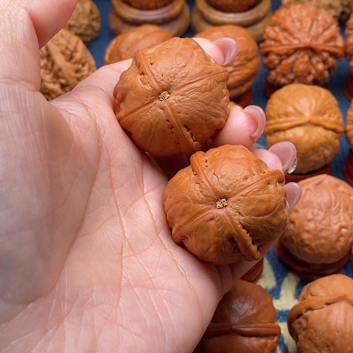 把件文玩核桃，****鹿精品手捻