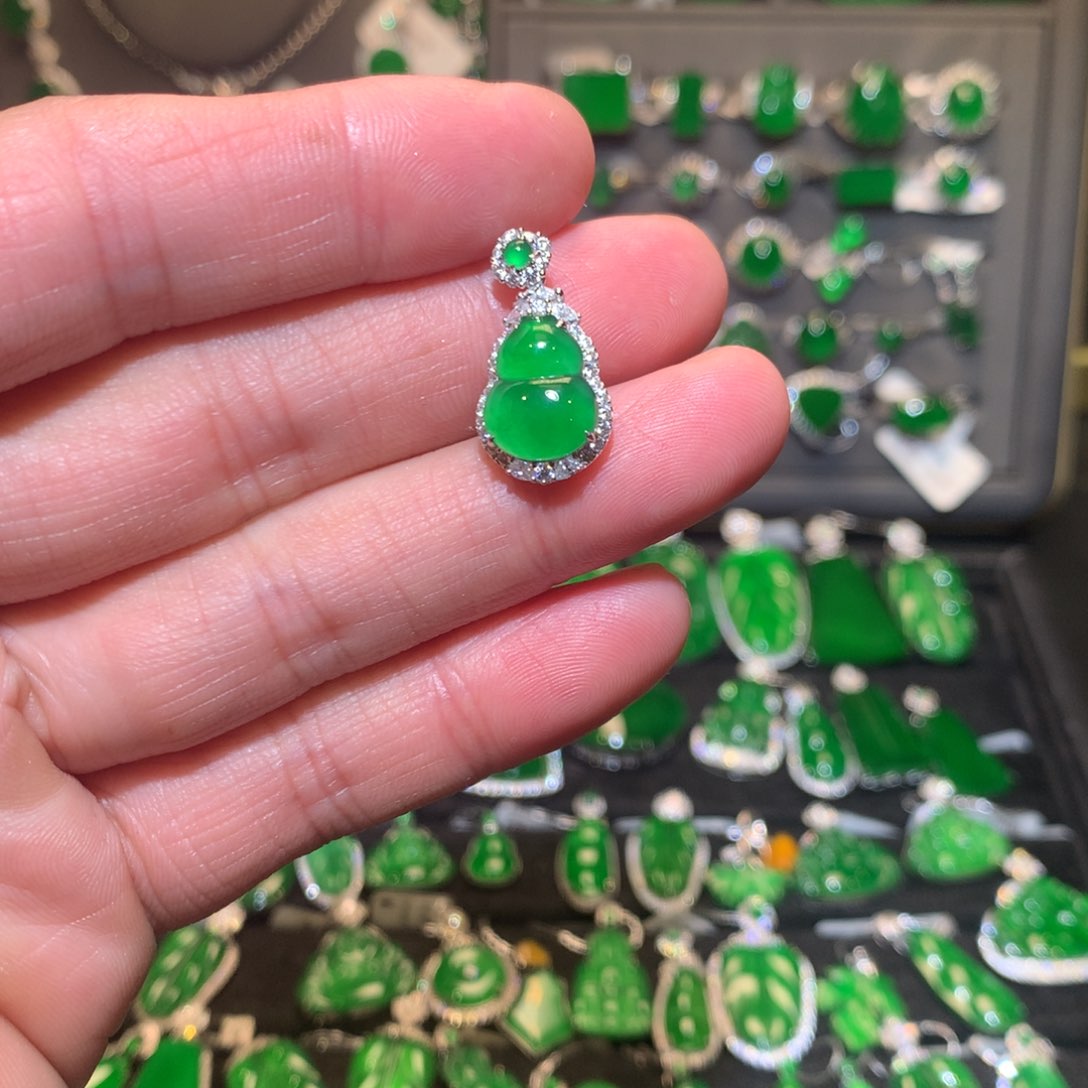 翡翠吊坠(不含链)18K金镶嵌天然翡翠