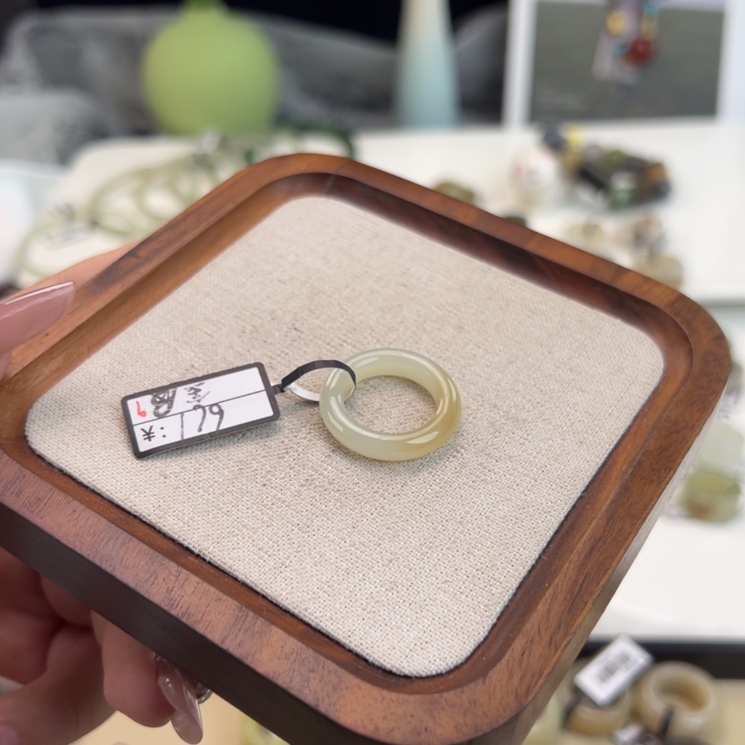 和田玉（糖玉）未镶嵌戒指N104一口糖泥鳅背直径16不退换