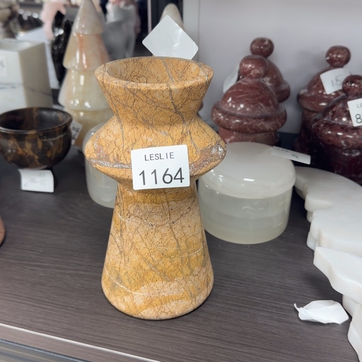 X1164.              花瓶