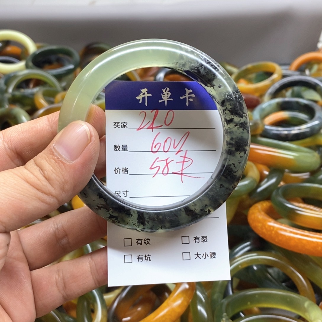 蛇纹石玉未镶嵌手镯