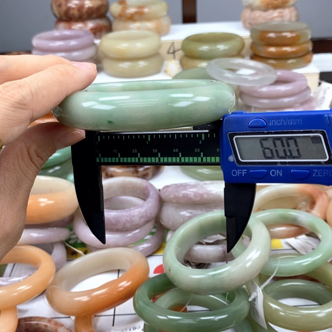 石英质玉手镯未镶嵌要***住