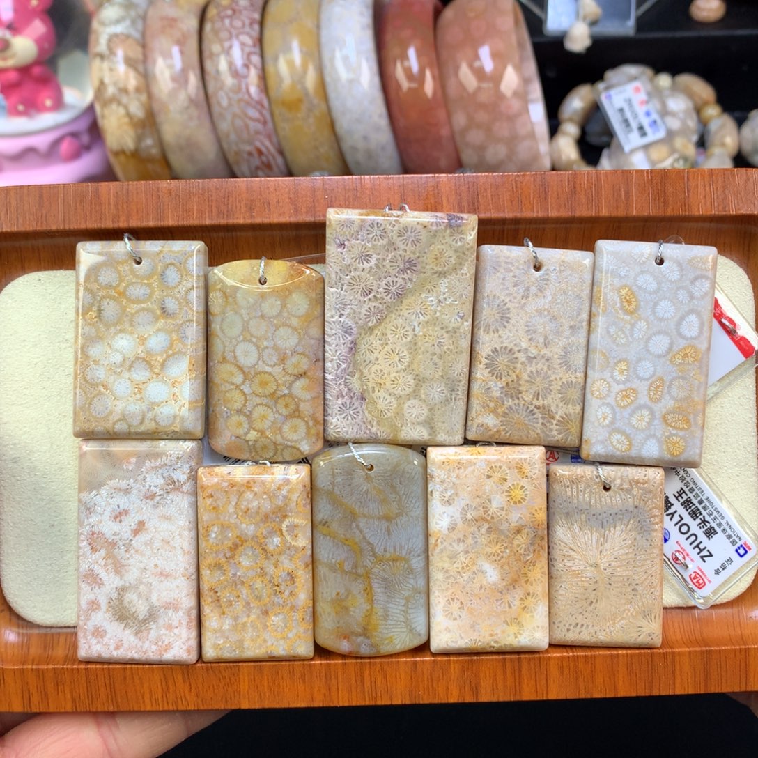 硅化珊瑚（珊瑚玉）未镶嵌颈饰84号单价10米一颗可挑选