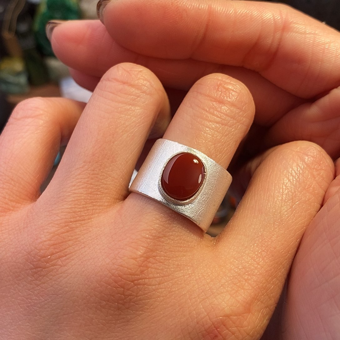 南红玛瑙戒指足银镶嵌太*情戒指