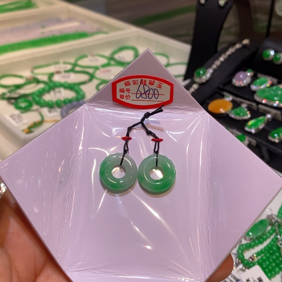 翡翠散珠飘绿平安圈