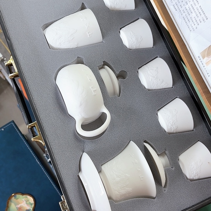 孤品茶具套装等等。           