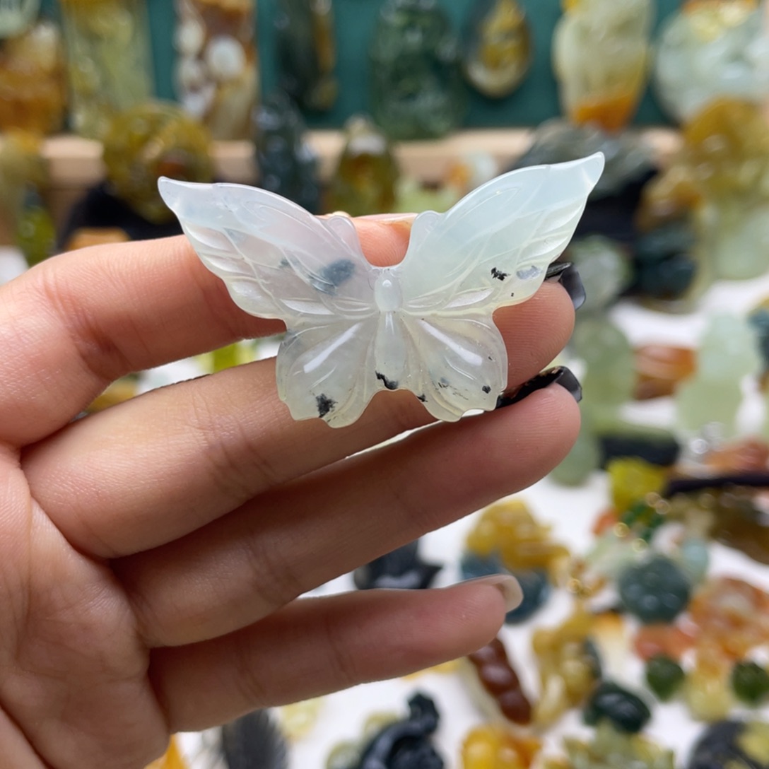 蛇纹石玉颈饰未镶嵌