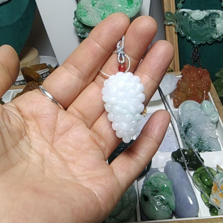 翡翠吊坠(赠链)未镶嵌