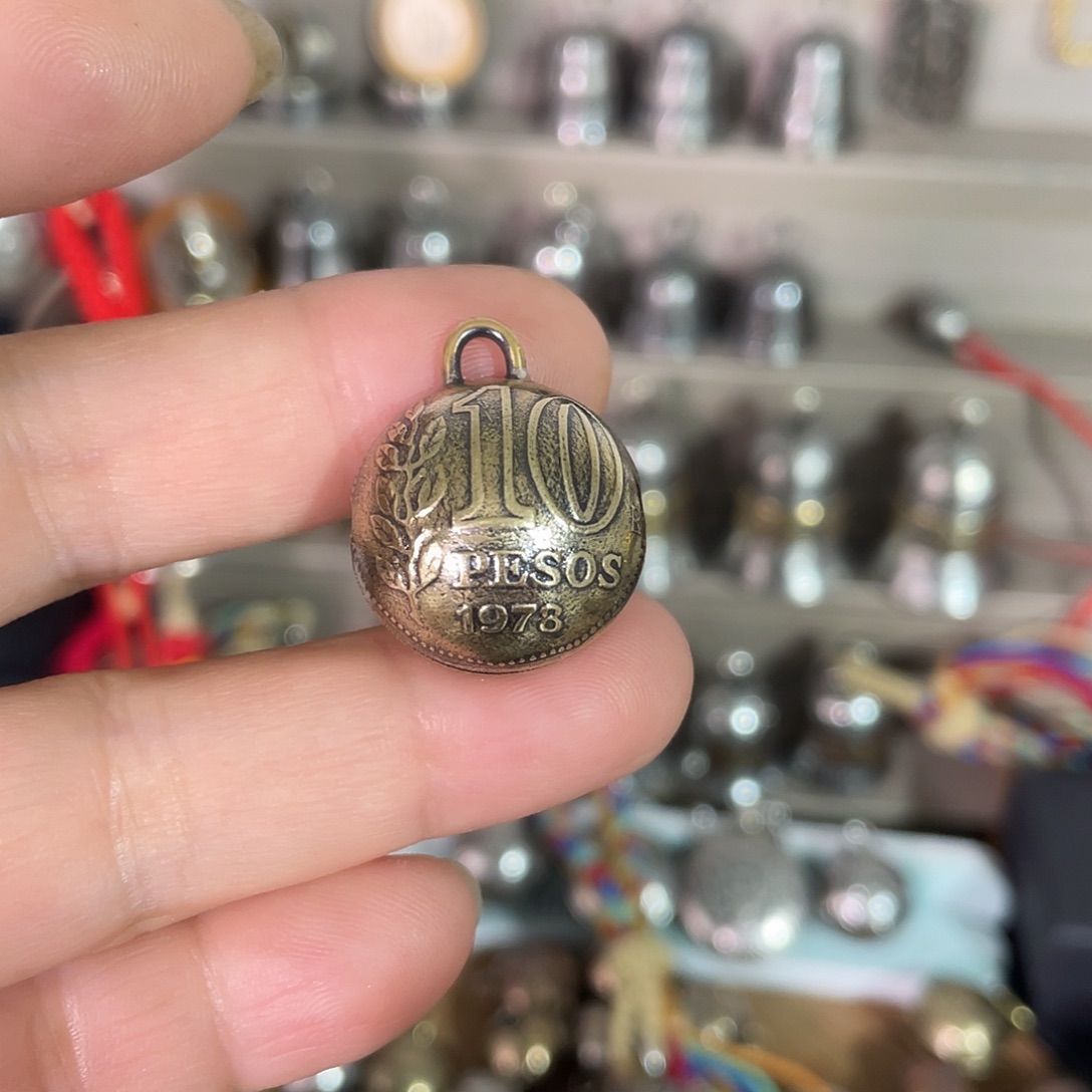 十***爷阿根廷太阳神硬币铃铛挂件