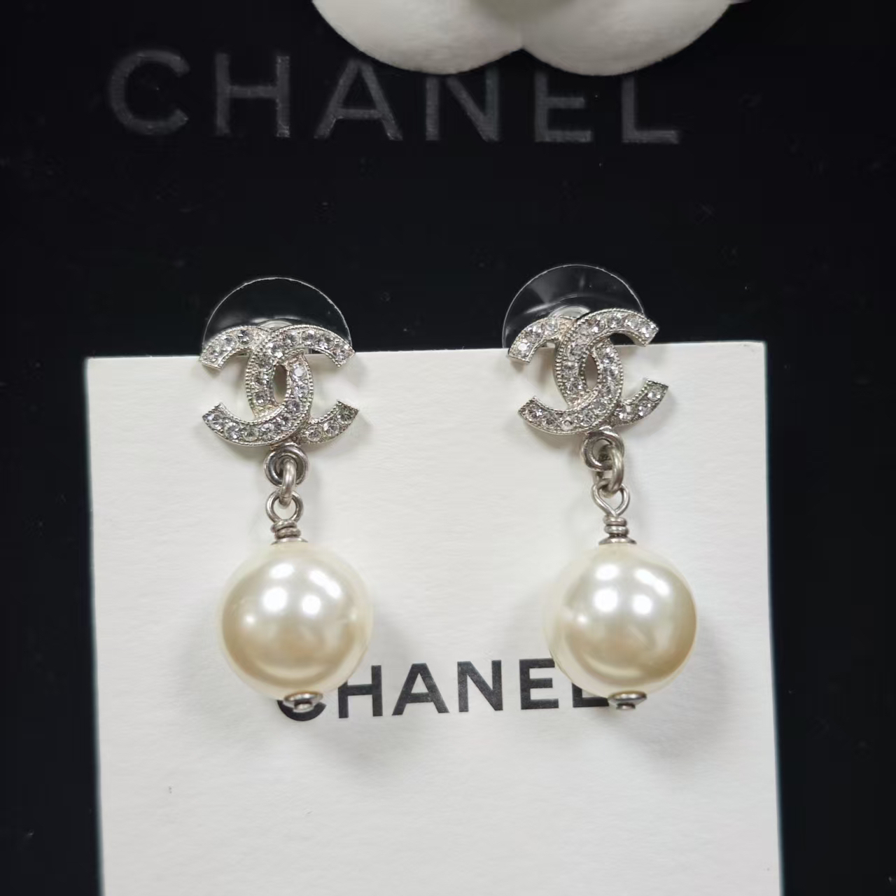 未使用 Chanel/香奈儿 mini 双C满钻珍珠银色耳环 16S/AE0290