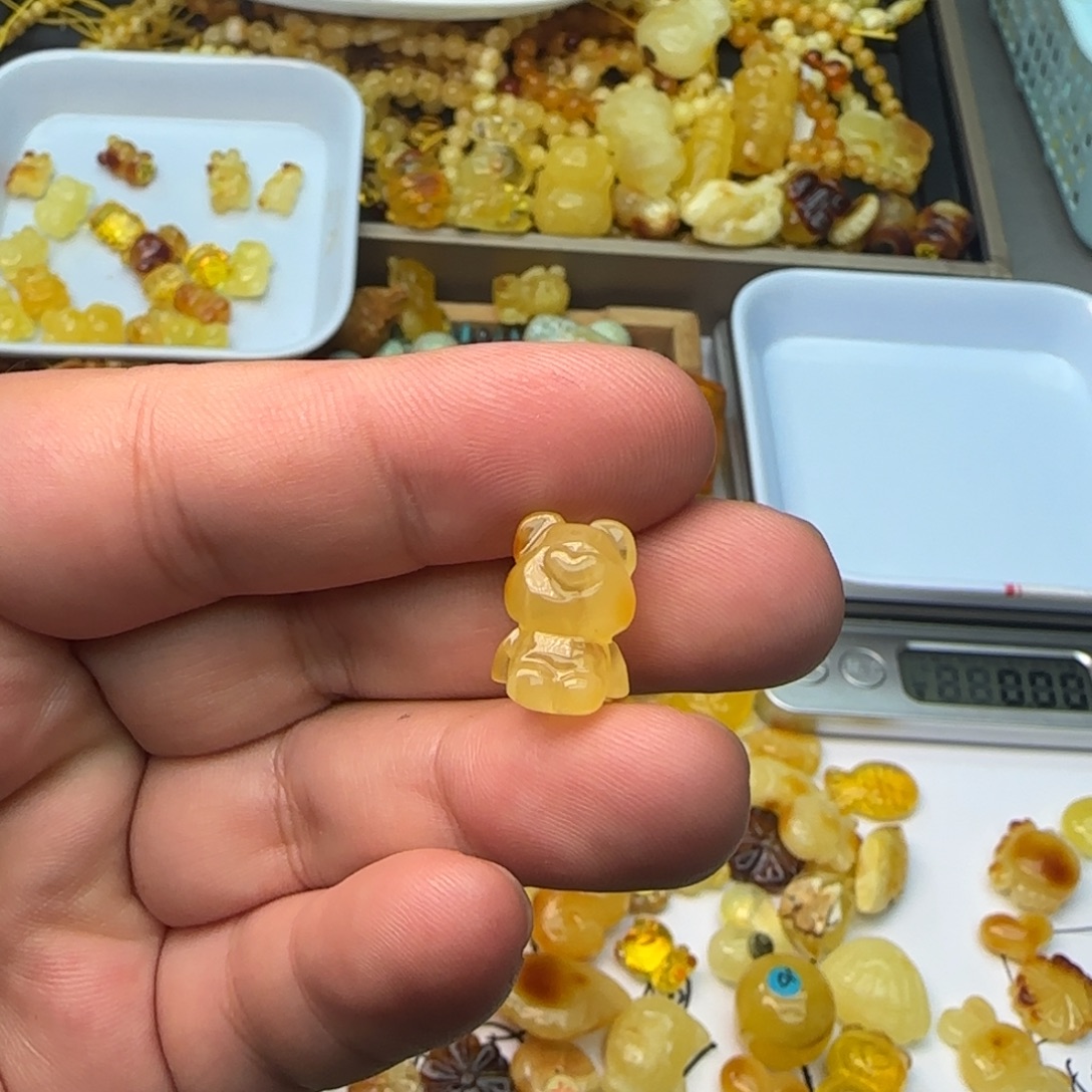 琥珀未镶嵌裸石0.86克