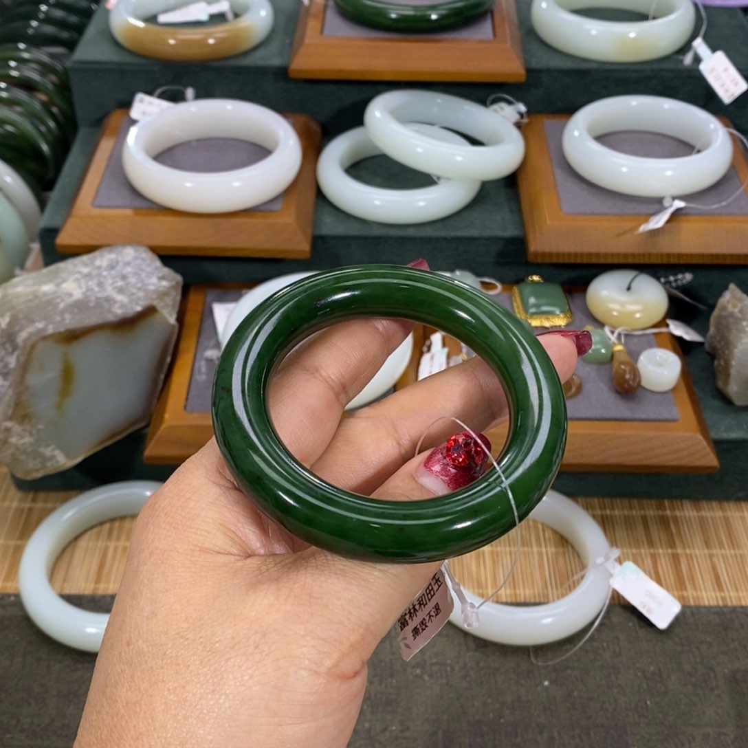 和田玉手镯未镶嵌