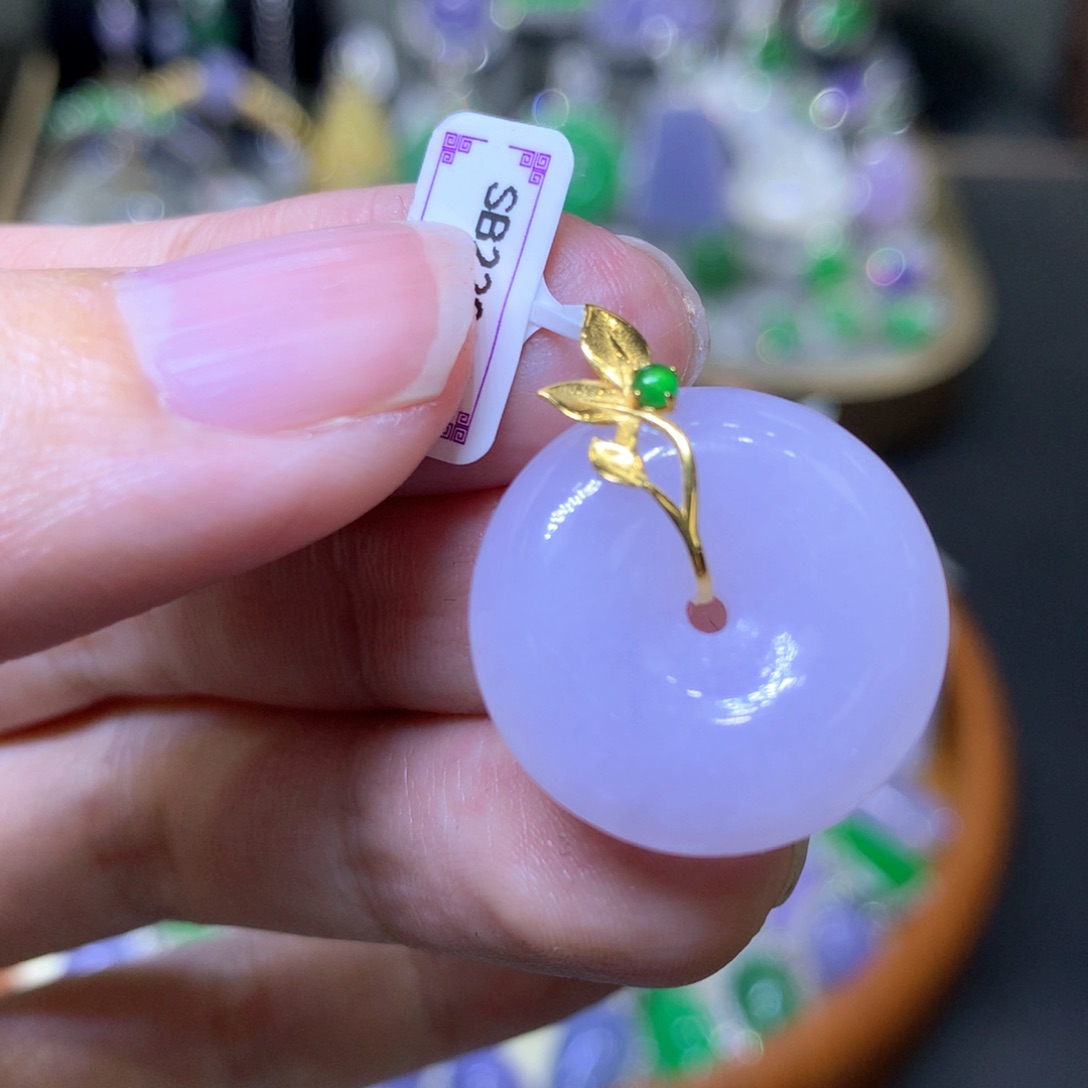 【闪购商品】翡翠颈饰18K金镶嵌翡翠吊坠项链