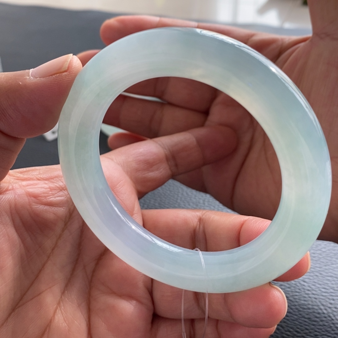 未镶嵌手镯（圆镯）翡翠天然翡翠手镯