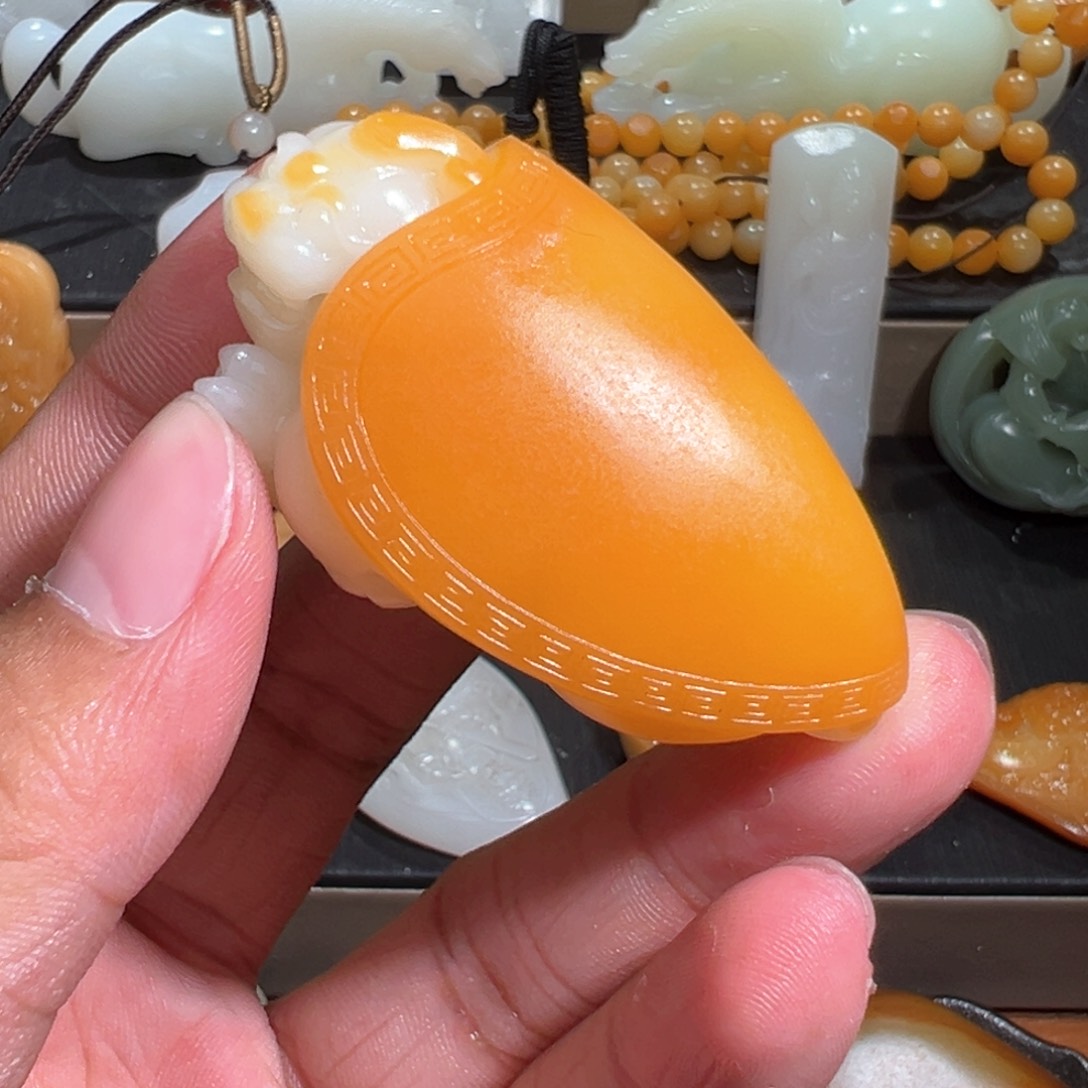 和田玉颈饰未镶嵌玉*