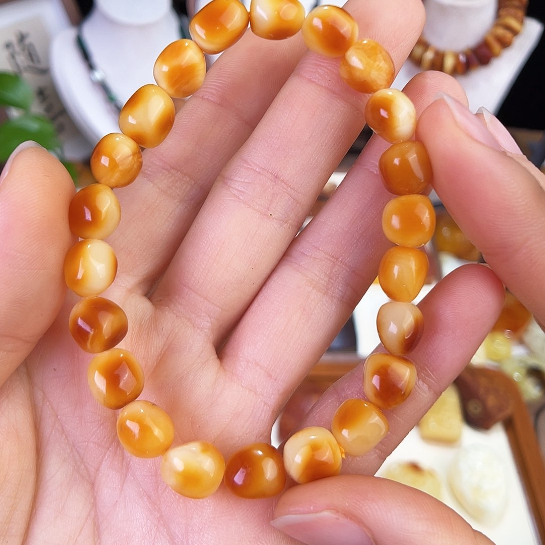 琥珀珠宝奇石未镶嵌。