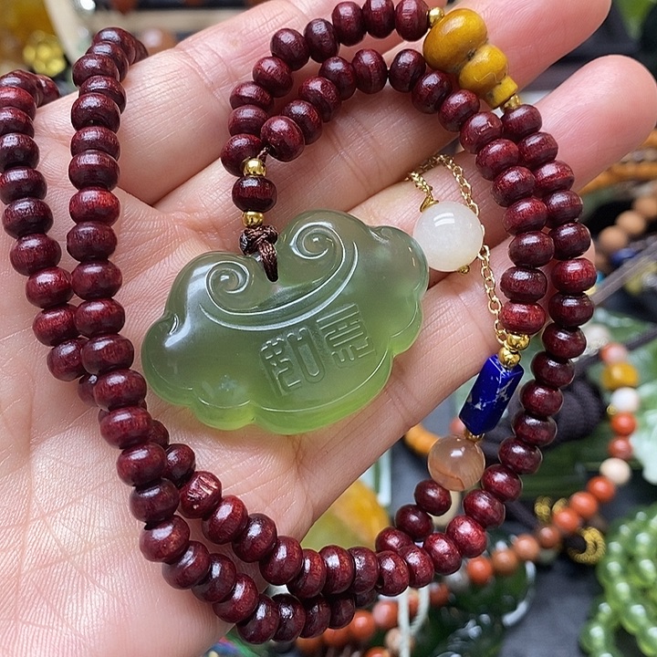 蛇纹石玉未镶嵌颈饰