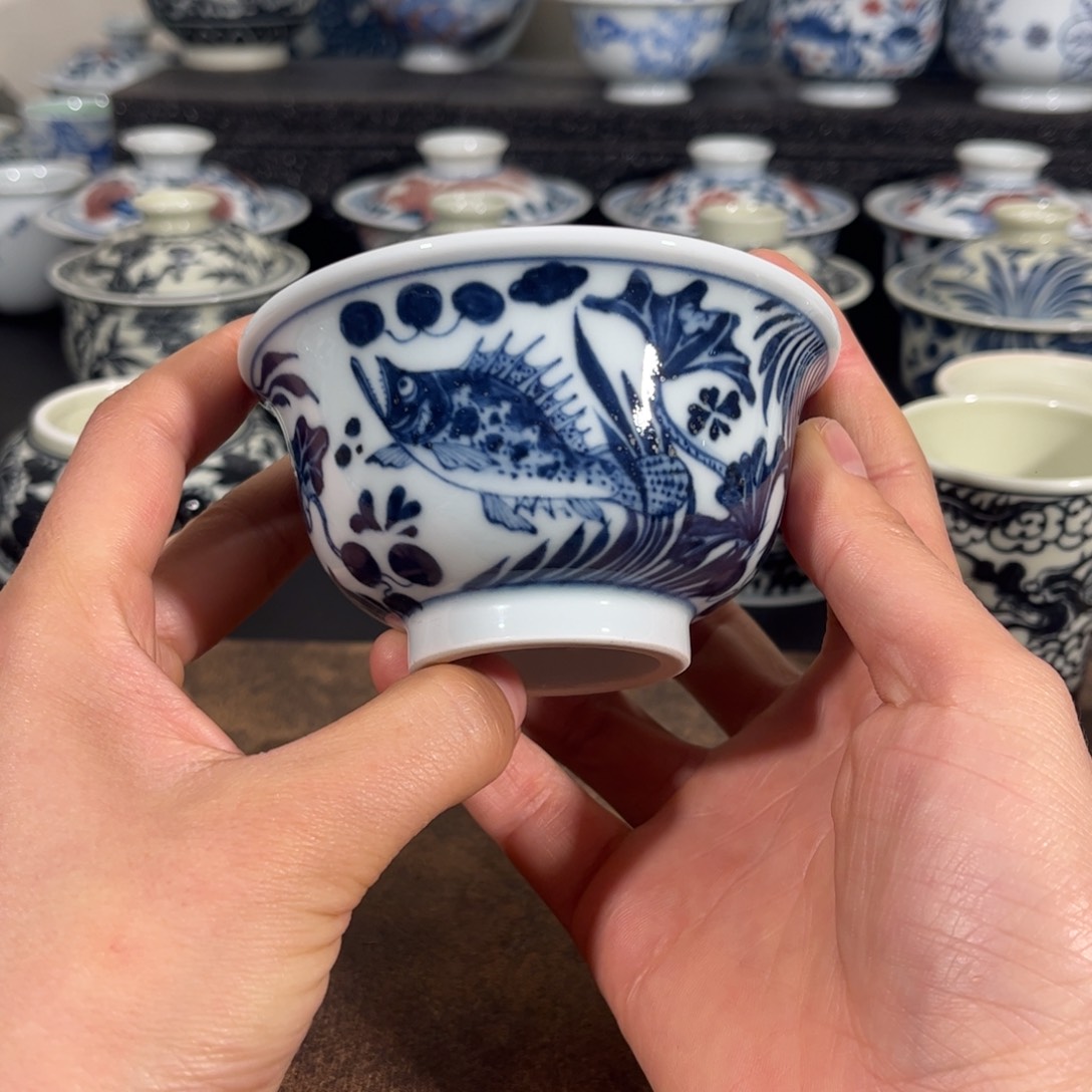 景德镇青花鱼藻压手杯