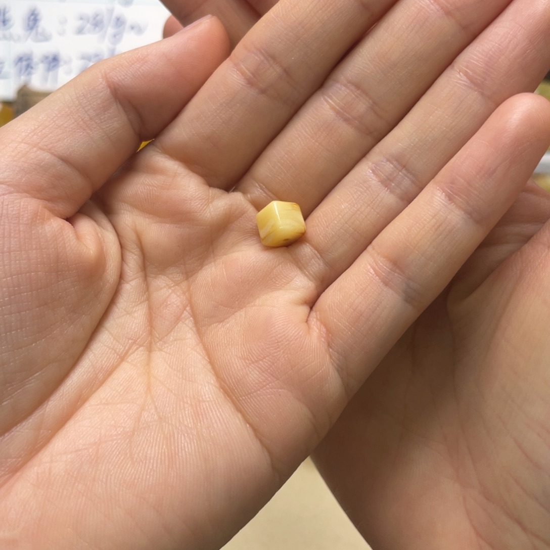 水****琥珀未镶嵌裸石天然琥珀