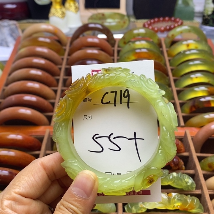 蛇纹石玉手镯未镶嵌