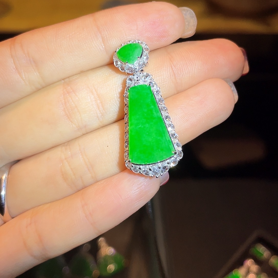 翡翠颈饰18K金镶嵌无事牌挂坠