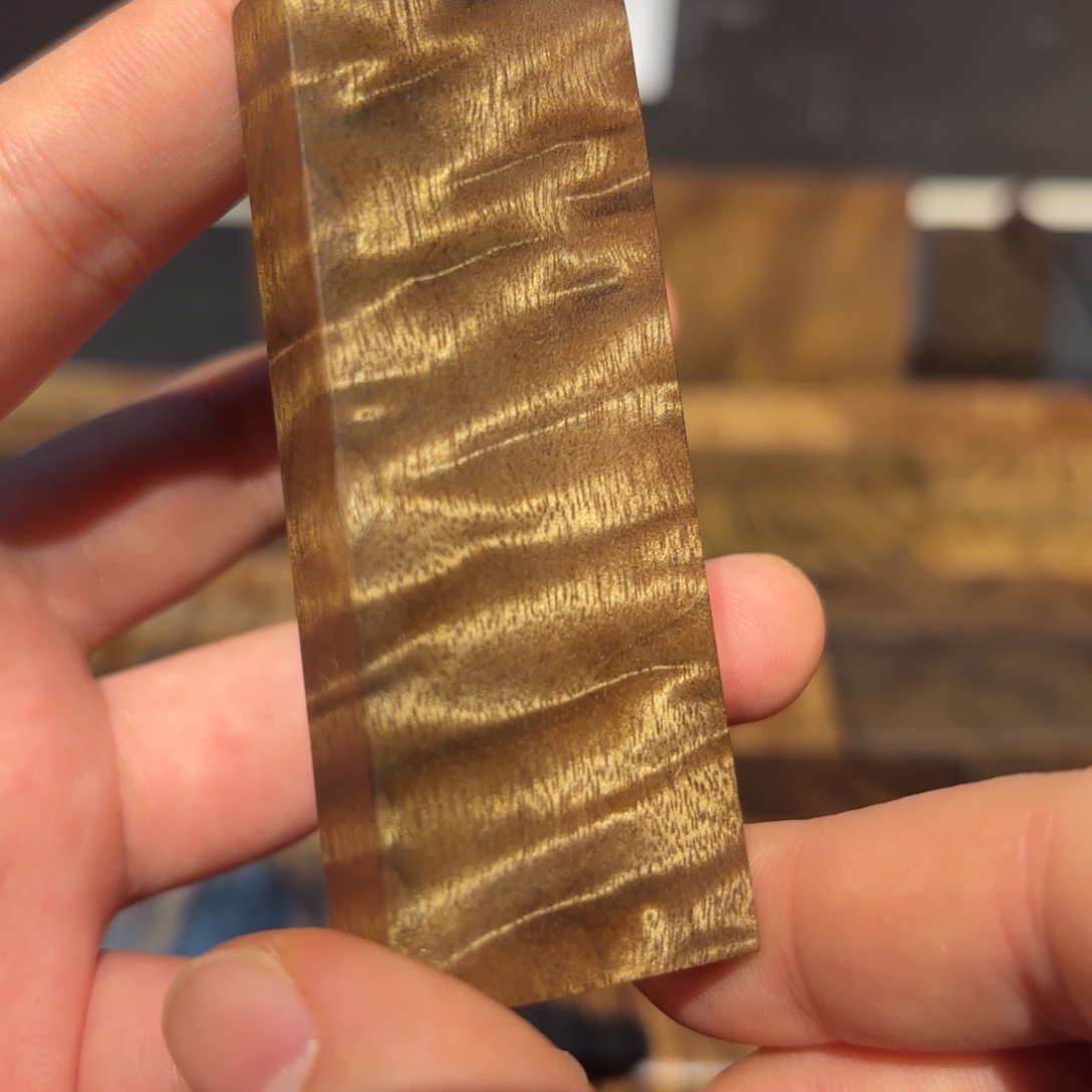 N***集金丝楠木无事牌材料