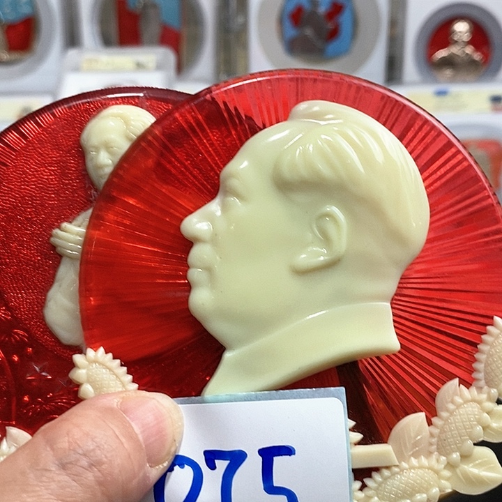 铝华*精品像章075号像章2个