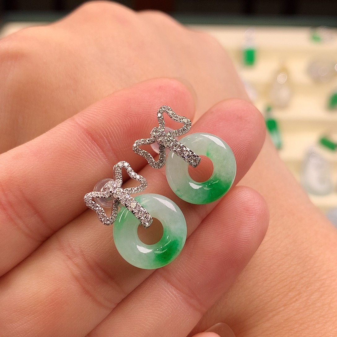 18K金镶嵌翡翠耳饰缅料