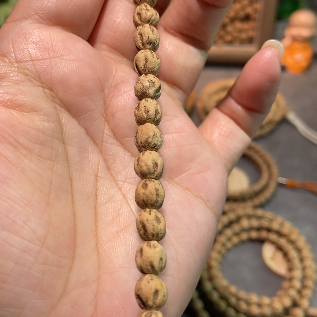 柏香籽/百香籽吊坠招**?