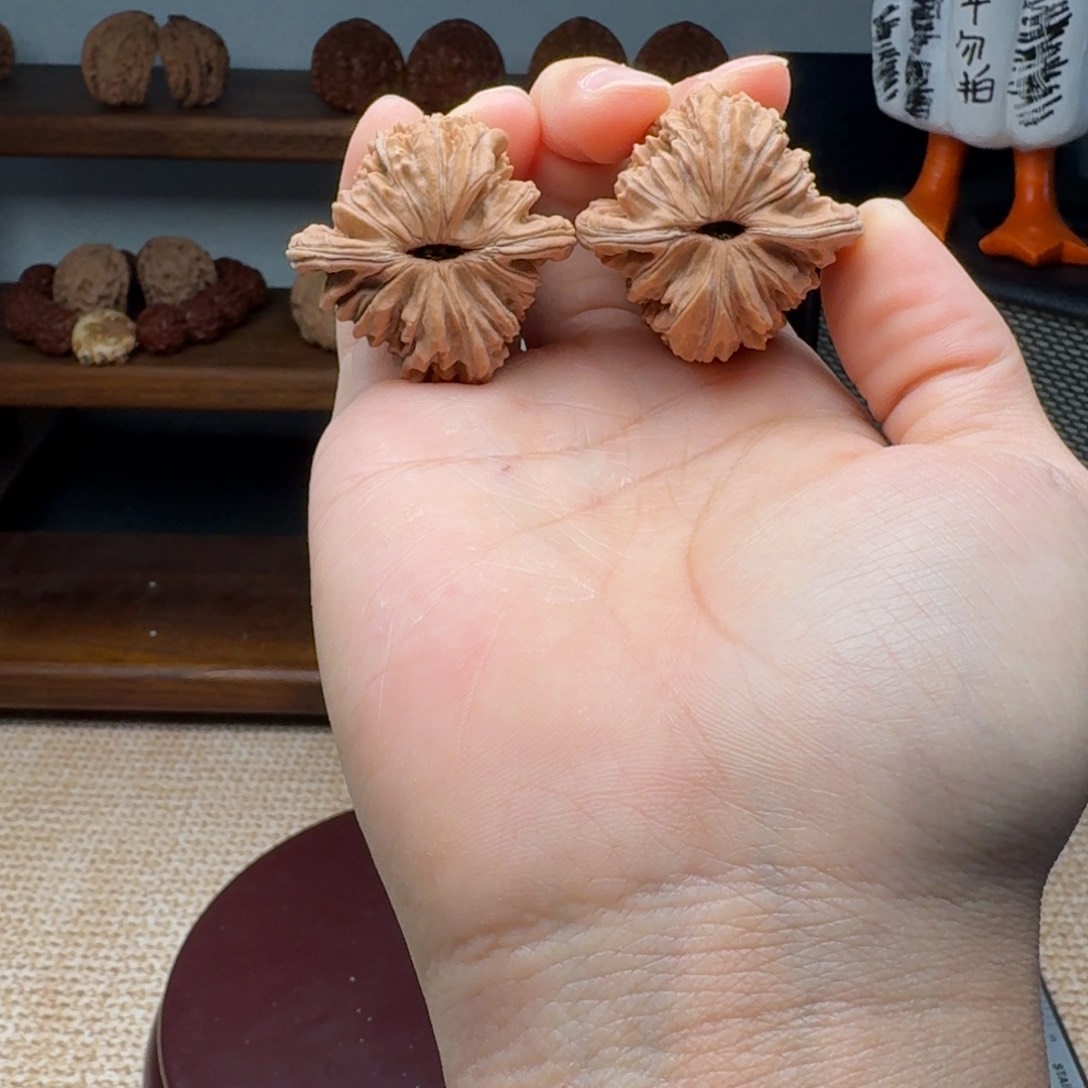 文玩核桃把件4124楼子