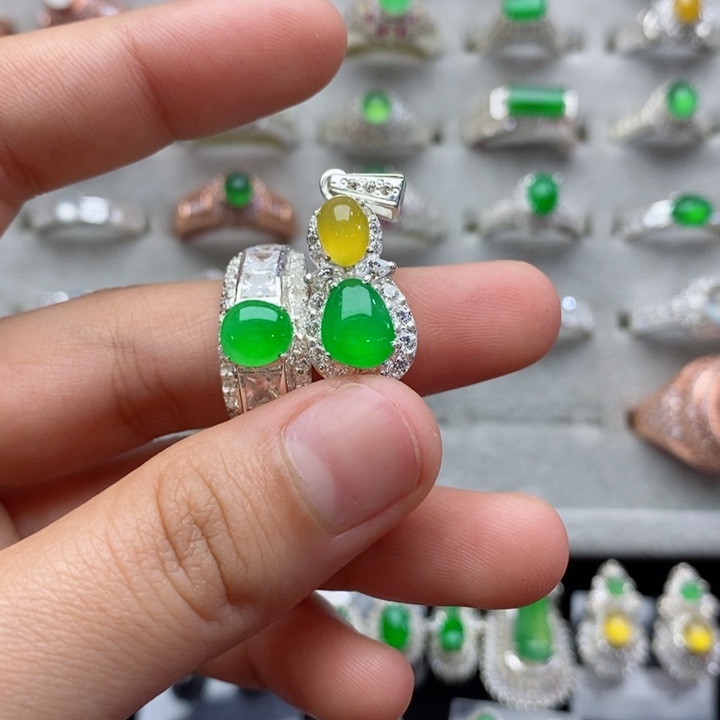 翡翠戒指未镶嵌蛋面