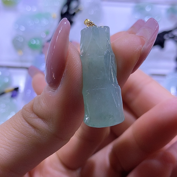 翡翠颈饰18K金镶嵌天然翡翠A货吊坠