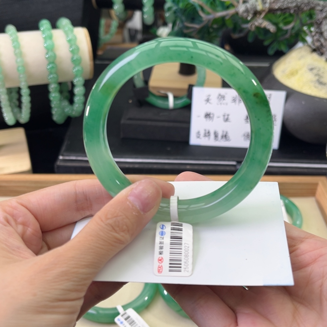 石英质玉（非洲翠）手镯未镶嵌
