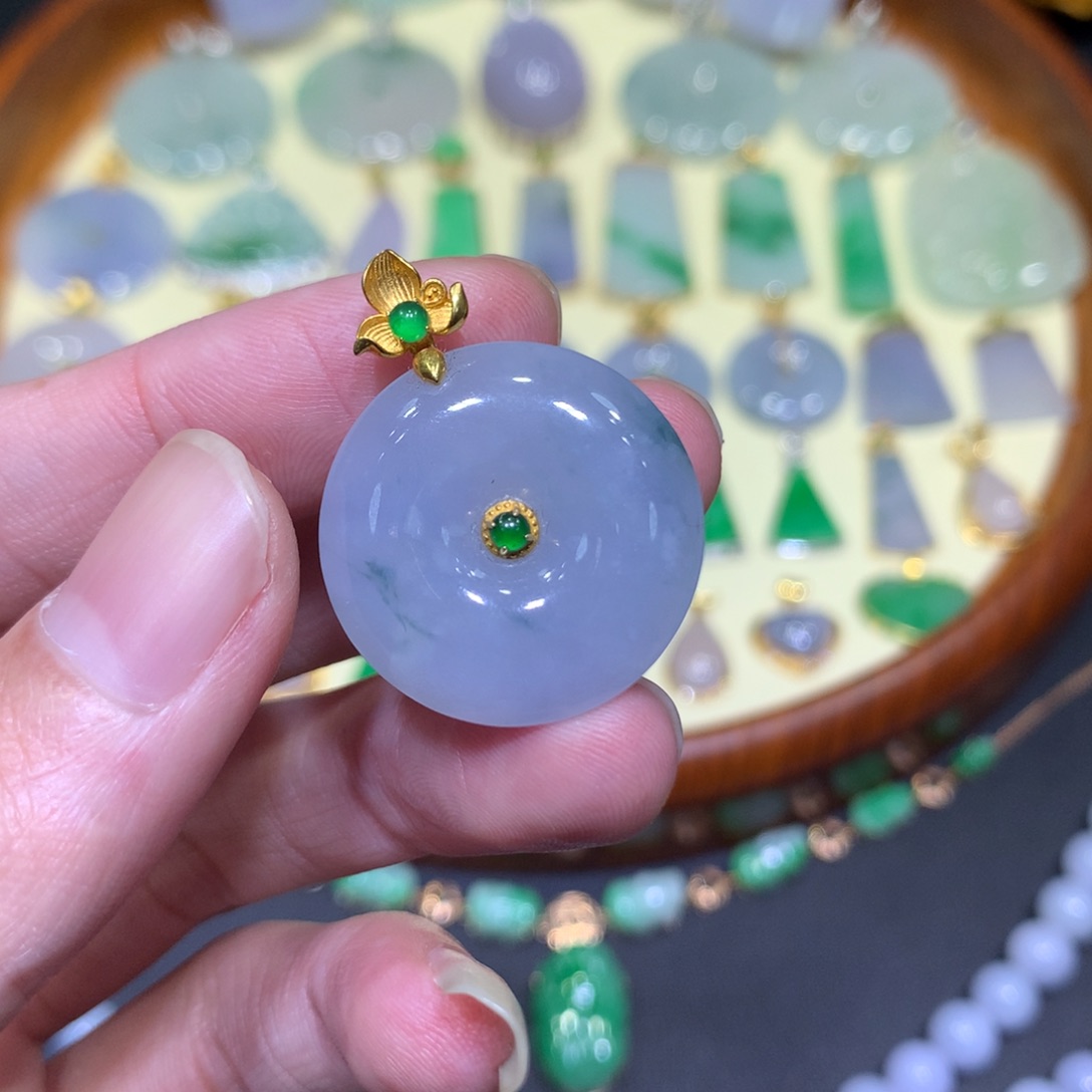 翡翠吊坠(不含链)18K金镶嵌