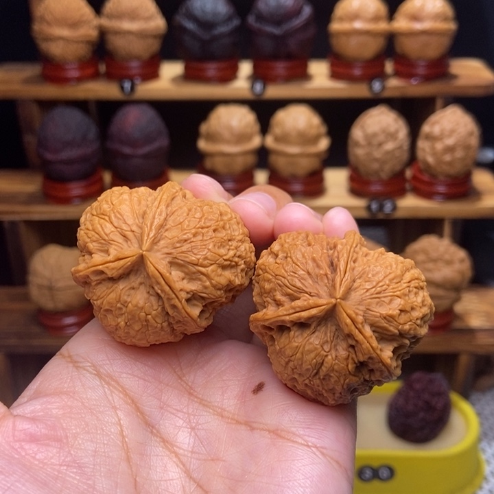 文玩核桃吊坠古龙16