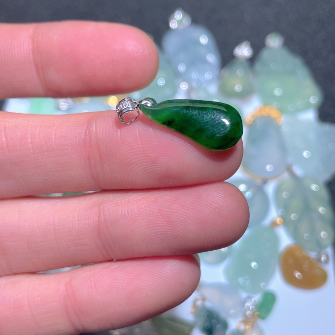 翡翠颈饰18K金镶嵌翡翠