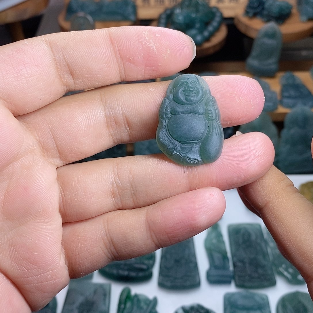 定制翡翠未镶嵌佛