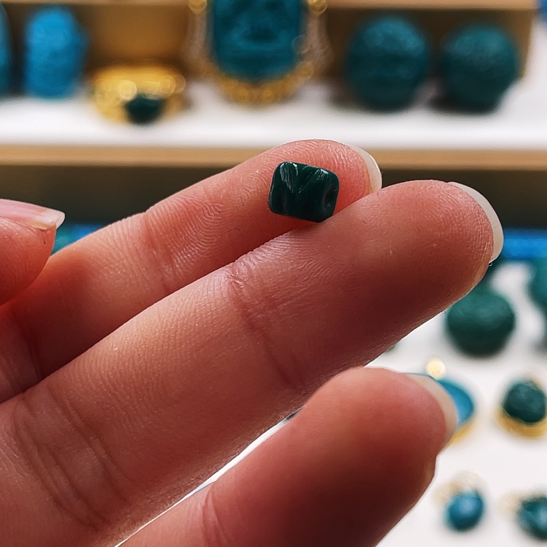 绿松石未镶嵌把件