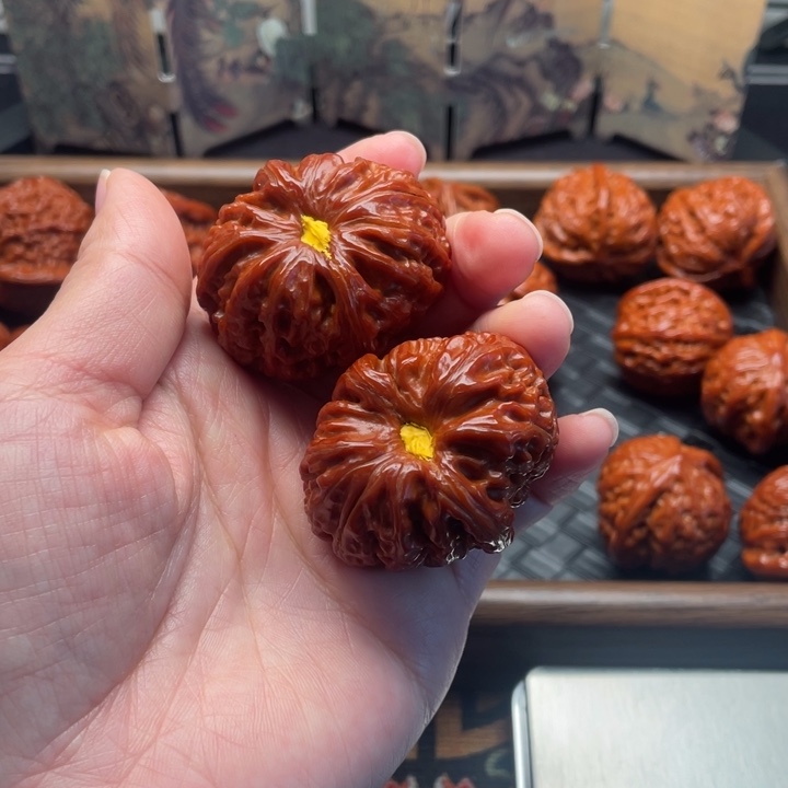 北***方文玩核桃吊坠元宝于