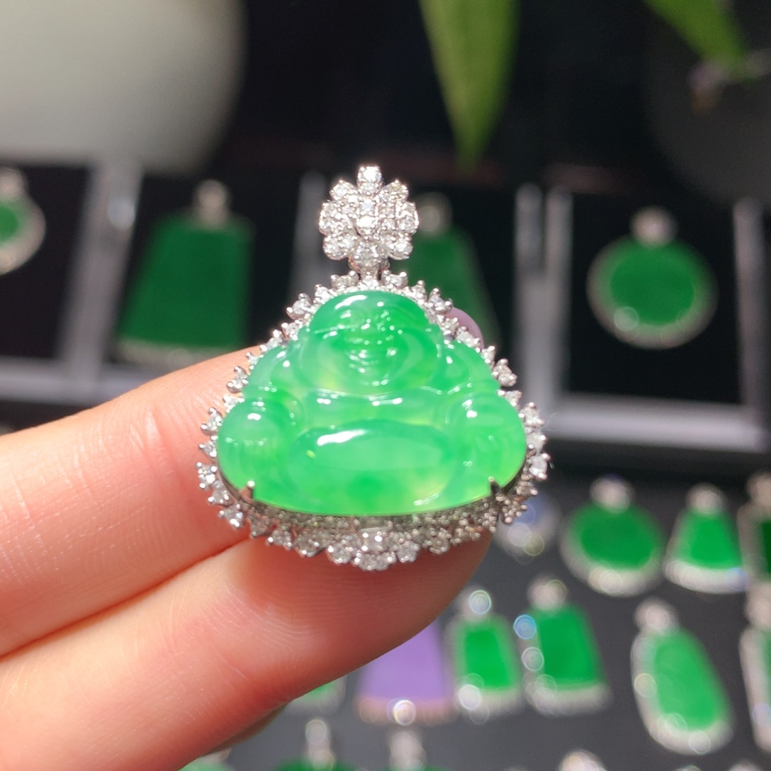 翡翠颈饰18K金镶嵌翡翠