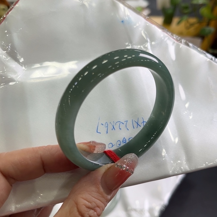 翡翠手镯未镶嵌老种老料