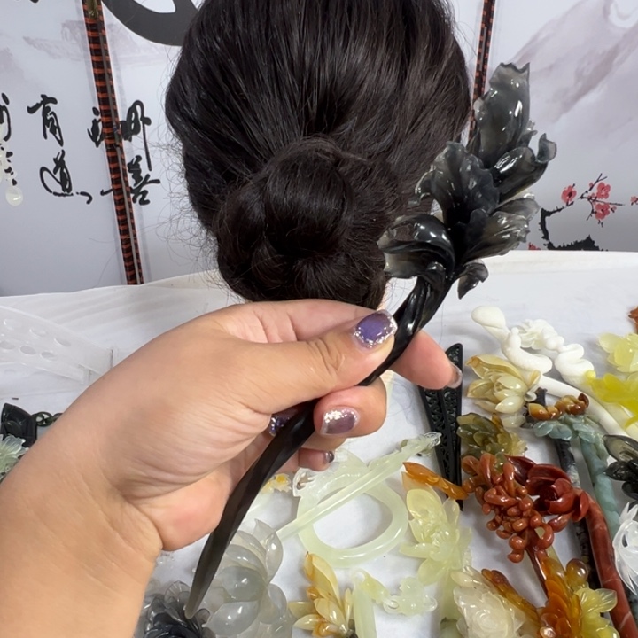 皇***授定制蛇纹石玉毛货发饰