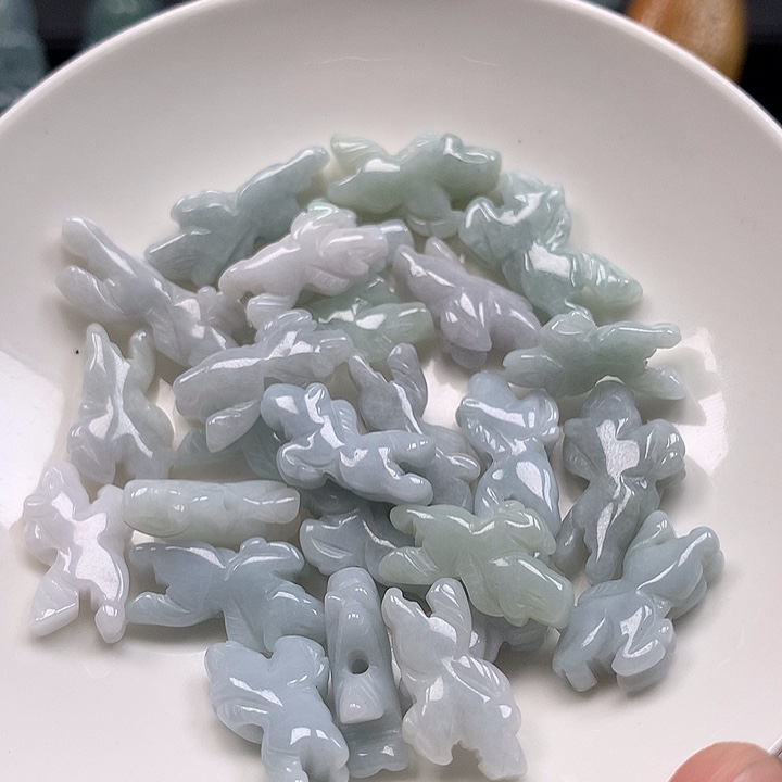 翡翠未镶嵌颈饰翡翠首饰