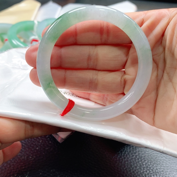 翡翠手镯未镶嵌50515051